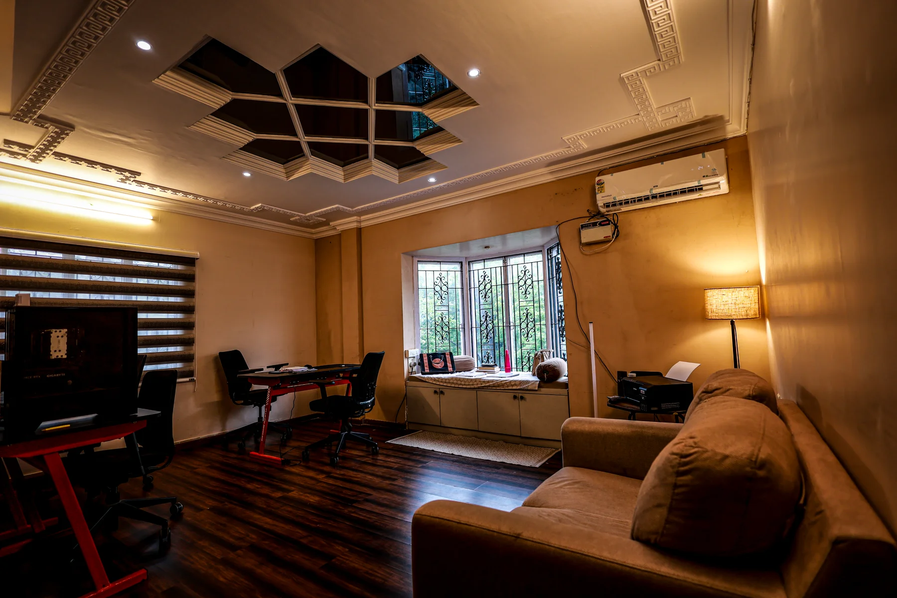 Warm lounge with window seating, sofa and a work table